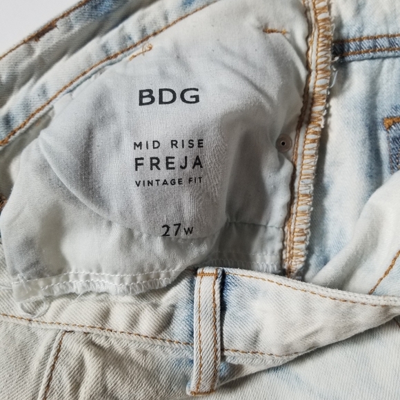 BDG Mid Rise Freja Vintage Fit Shorts - Picture 6 of 6